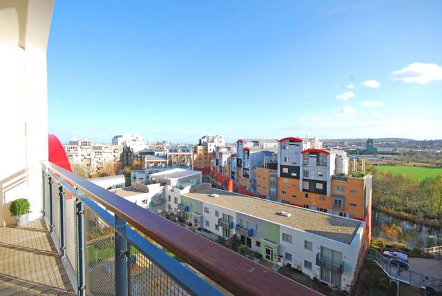  Image of 2 bedroom Flat to rent in John Harrison Way London SE10 at Metcalfe Court  Greenwich, SE10 0BZ