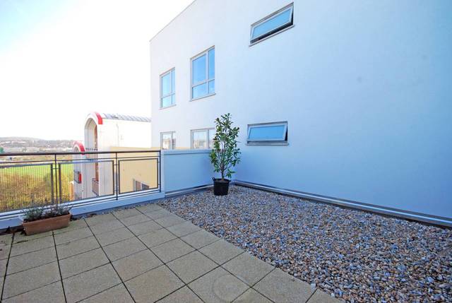  Image of 2 bedroom Flat to rent in John Harrison Way London SE10 at Metcalfe Court  Greenwich, SE10 0BZ