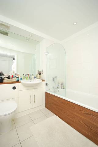  Image of 2 bedroom Flat for sale in John Harrison Way London SE10 at Metcalfe Court  Greenwich, SE10 0BZ