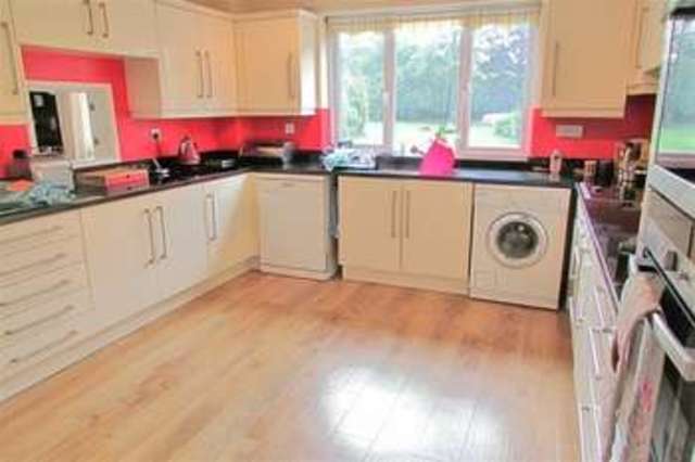  Image of 5 bedroom Detached house for sale in Middle Brooks Street BA16 at Street, BA16 0TU