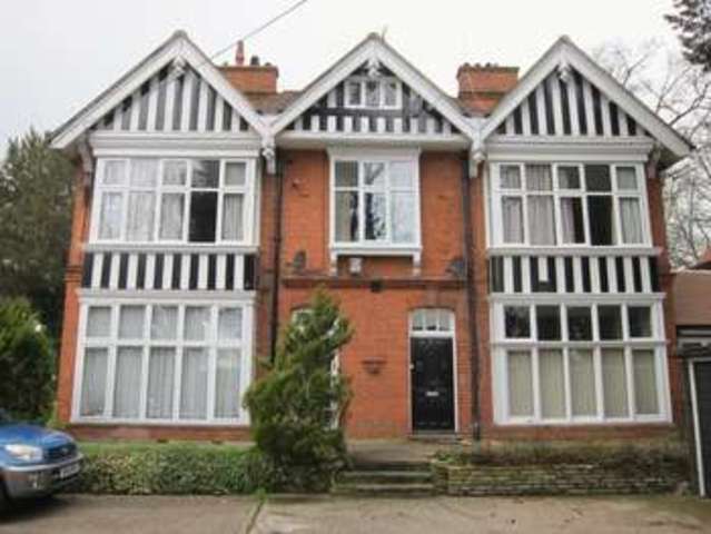  Image of 2 bedroom Flat to rent in Middle Hill Englefield Green Egham TW20 at Middle Hill Englefield Green Egham, TW20 0JQ