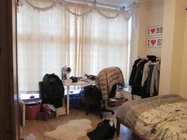  Image of 2 bedroom Flat to rent in Middle Hill Englefield Green Egham TW20 at Middle Hill Englefield Green Egham, TW20 0JQ
