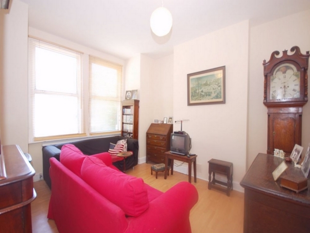  Image of 3 bedroom Terraced house to rent in Midland Terrace London NW10 at Willesden Junction Willesden Junction, NW10 6DR