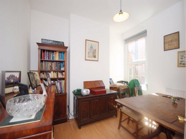 Image of 3 bedroom Terraced house to rent in Midland Terrace London NW10 at Willesden Junction Willesden Junction, NW10 6DR