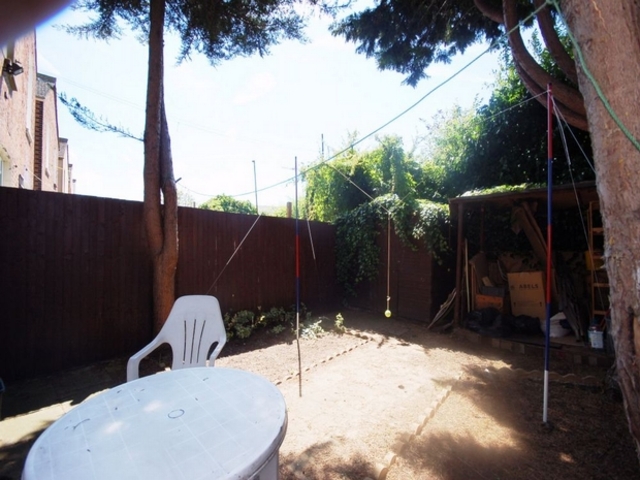  Image of 3 bedroom Terraced house to rent in Midland Terrace London NW10 at Willesden Junction Willesden Junction, NW10 6DR