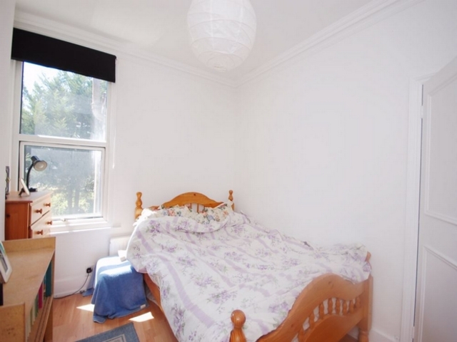  Image of 3 bedroom Terraced house to rent in Midland Terrace London NW10 at Willesden Junction Willesden Junction, NW10 6DR