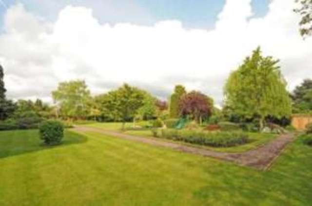  Image of 3 bedroom Flat for sale in Manor Road Chigwell IG7 at 164 Manor Road Chigwell Grange Hill, IG7 5PT