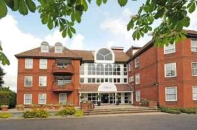  Image of 3 bedroom Flat for sale in Manor Road Chigwell IG7 at 164 Manor Road Chigwell Grange Hill, IG7 5PT