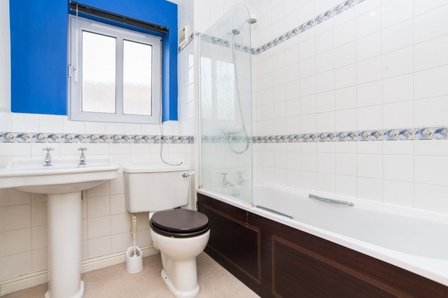  Image of 2 bedroom Flat for sale in Millennium Drive London E14 at Docklands, E14 3GJ
