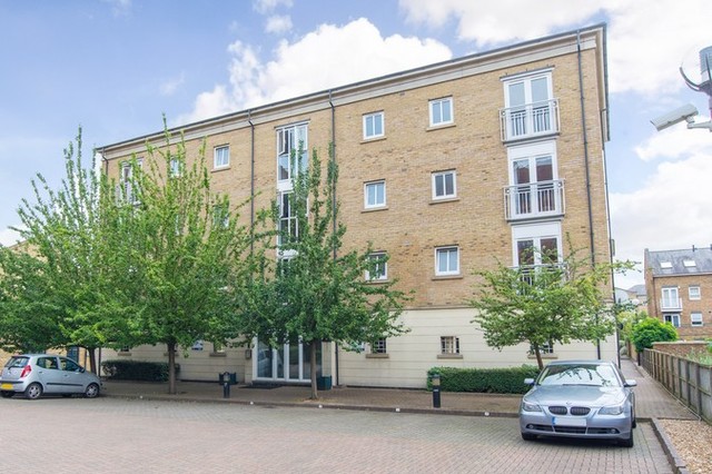  Image of 2 bedroom Flat for sale in Millennium Drive London E14 at Docklands, E14 3GJ