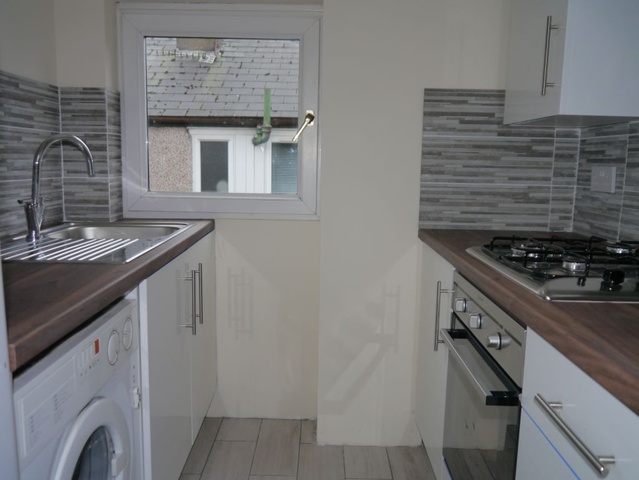  Image of 2 bedroom Flat to rent in Millport Avenue Glasgow G44 at Kings Park Glasgow Glasgow, G44 4RQ