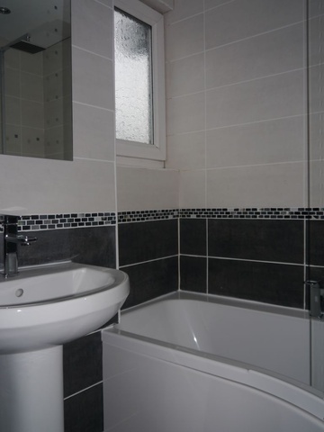 Image of 2 bedroom Flat to rent in Millport Avenue Glasgow G44 at Kings Park Glasgow Glasgow, G44 4RQ