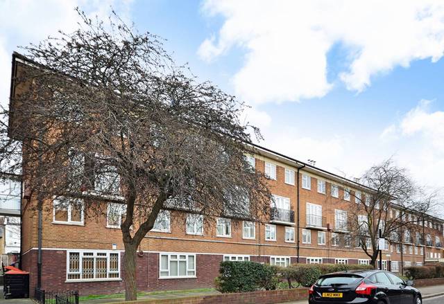  Image of 2 bedroom Flat for sale in Milton Grove London N16 at Milton Grove  Hackney, N16 8QS