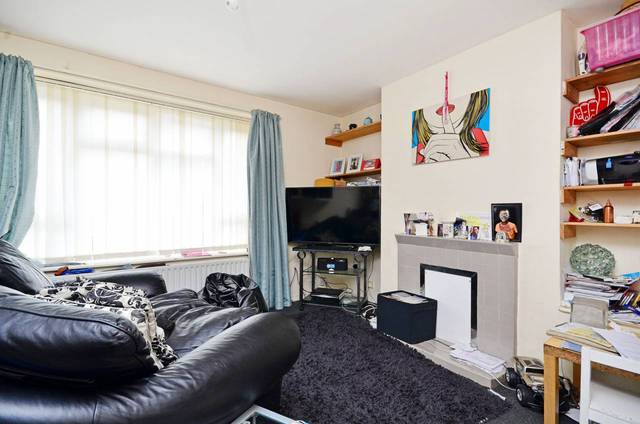  Image of 2 bedroom Flat for sale in Milton Grove London N16 at Milton Grove  Hackney, N16 8QS
