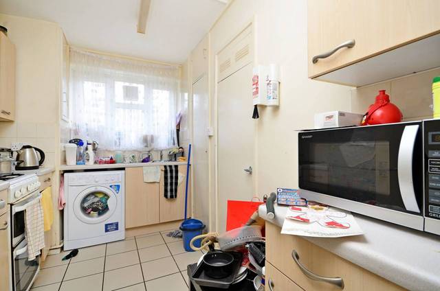 Image of 2 bedroom Flat for sale in Milton Grove London N16 at Milton Grove  Hackney, N16 8QS