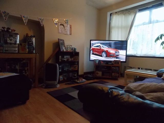  Image of 3 bedroom Semi-Detached house to rent in Minterne Waye Hayes UB4 at Minterne Waye  Hayes, UB4 0PF