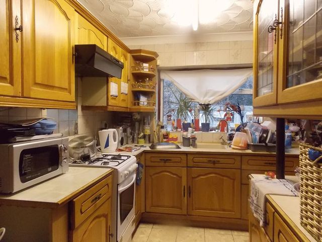  Image of 3 bedroom Semi-Detached house to rent in Minterne Waye Hayes UB4 at Minterne Waye  Hayes, UB4 0PF