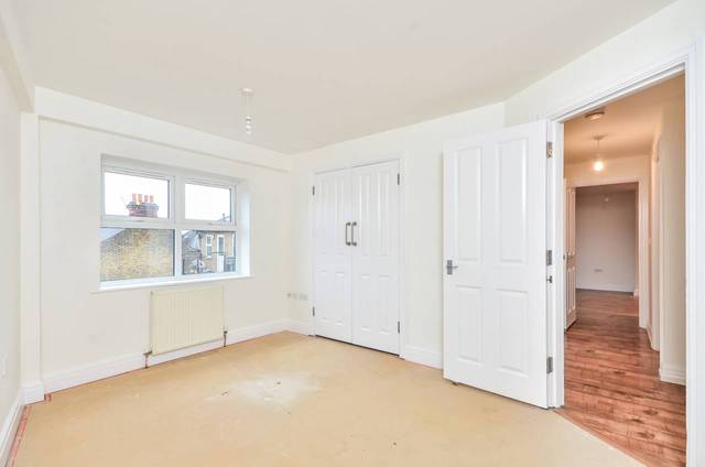  Image of 2 bedroom Flat for sale in Mitcham Road London SW17 at Mitcham Road  Tooting, SW17 9NN