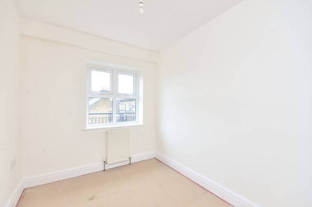  Image of 2 bedroom Flat for sale in Mitcham Road London SW17 at Mitcham Road  Tooting, SW17 9NN
