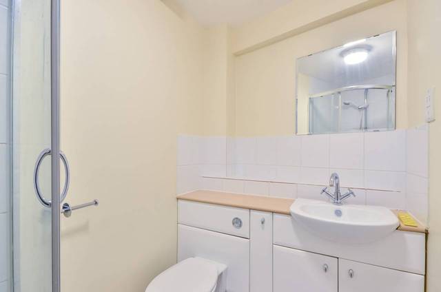  Image of 2 bedroom Flat for sale in Mitcham Road London SW17 at Mitcham Road  Tooting, SW17 9NN