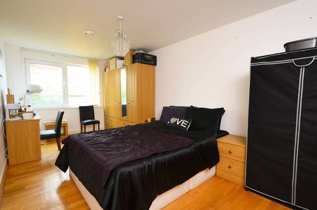  Image of 2 bedroom Flat for sale in Mast Quay London SE18 at Mizzen Mast House, Mast Quay  Woolwich, SE18 5NP