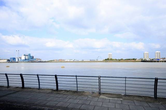  Image of 2 bedroom Flat for sale in Mast Quay London SE18 at Mizzen Mast House, Mast Quay  Woolwich, SE18 5NP