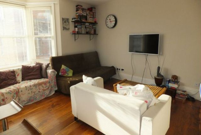  Image of 1 bedroom Flat for sale in Monson Colonnade Monson Road Tunbridge Wells TN1 at Tunbridge Wells, TN1 1LY