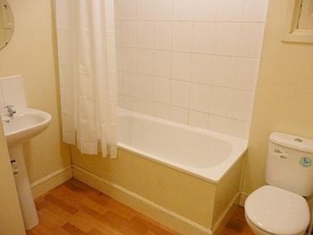  Image of 4 bedroom Flat to rent in Montpelier Park Edinburgh EH10 at Bruntsfield Edinburgh Edinburgh, EH10 4NQ