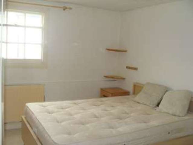  Image of 1 bedroom Flat to rent in Montpellier Gloucester GL1 at Montpellier Mews  Gloucester, GL1 1LF