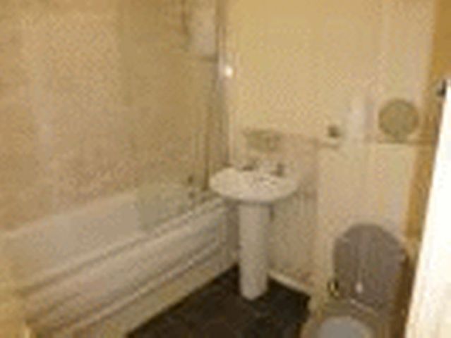  Image of 1 bedroom Flat to rent in Moor Court Fazakerley Liverpool L10 at Moor Court  Liverpool, L10 0AS