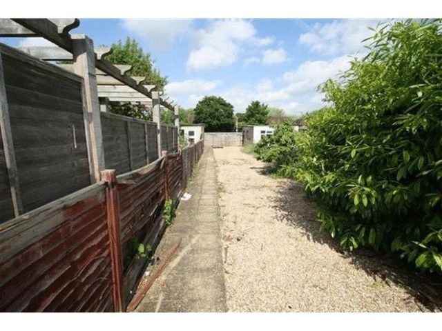  Image of 5 bedroom Semi-Detached house to rent in Moorfield Road Cowley Uxbridge UB8 at Moorfield Road  Uxbridge, UB8 3SL