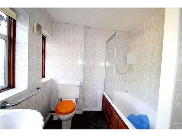  Image of 5 bedroom Semi-Detached house to rent in Moorfield Road Cowley Uxbridge UB8 at Moorfield Road  Uxbridge, UB8 3SL