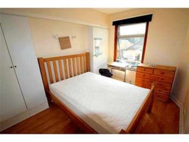  Image of 1 bedroom Property to rent in Moorfield Road Cowley Uxbridge UB8 at Moorfield Road  Uxbridge, UB8 3SL