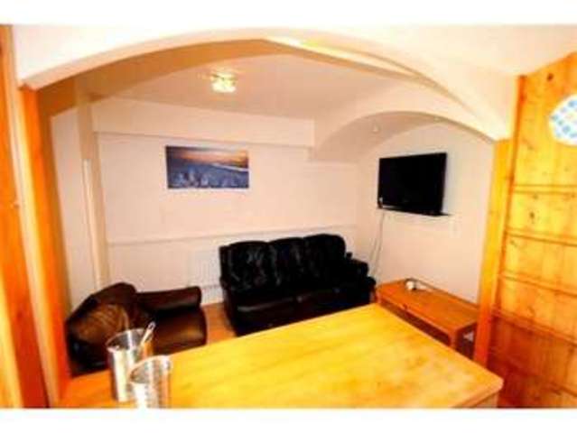  Image of 1 bedroom Property to rent in Moorfield Road Cowley Uxbridge UB8 at Moorfield Road  Uxbridge, UB8 3SL