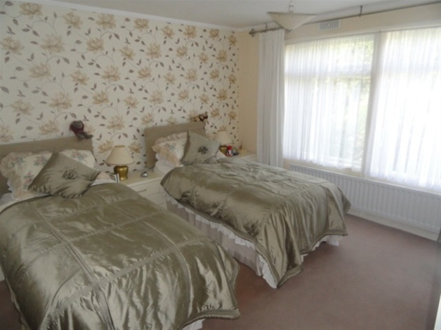  Image of 3 bedroom Detached house for sale in Moorhead Lane Shipley BD18 at Moorhead, Shipley, BD18 4JW