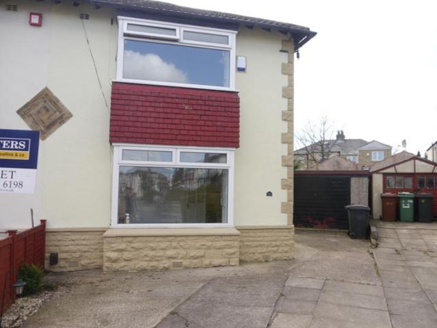  Image of 2 bedroom Semi-Detached house to rent in Moorland Crescent Pudsey LS28 at Pudsey  Farsley, LS28 8EW