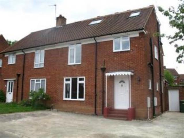  Image of 3 bedroom Flat to rent in Morecambe Gardens Stanmore HA7 at Morecambe Gardens  Stanmore, HA7 4SP