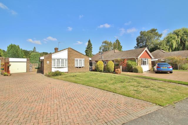  Image of 4 bedroom Detached house for sale in Morton Close Horsell Woking GU21 at Horsell Woking Horsell, GU21 4TW