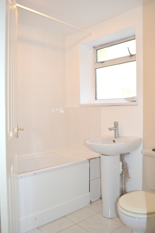  Image of 1 bedroom Flat to rent in Mosslea Road London SE20 at Penge, SE20 7BW