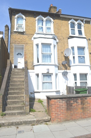  Image of 1 bedroom Flat to rent in Mosslea Road London SE20 at Penge, SE20 7BW