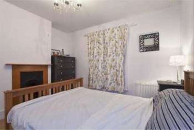  Image of 2 bedroom Terraced house to rent in Mount Pleasant Wokingham RG41 at Wokingham Berkshire Eastheath, RG41 2YG