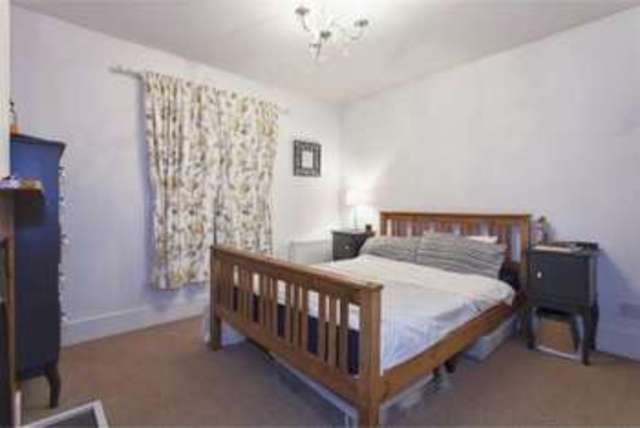  Image of 2 bedroom Terraced house to rent in Mount Pleasant Wokingham RG41 at Wokingham Berkshire Eastheath, RG41 2YG
