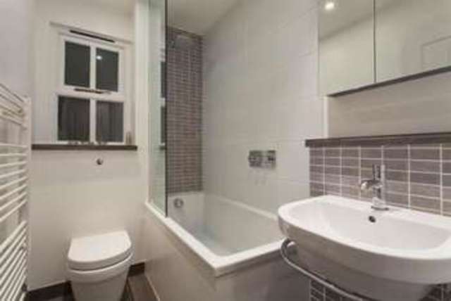  Image of 2 bedroom Terraced house to rent in Mount Pleasant Wokingham RG41 at Wokingham Berkshire Eastheath, RG41 2YG