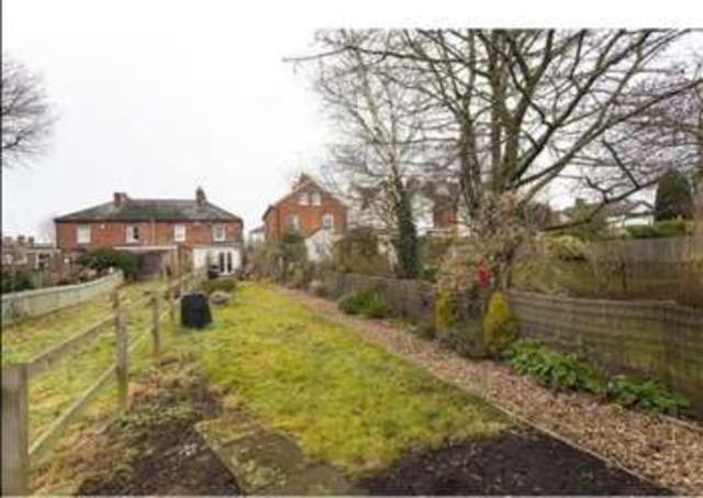  Image of 2 bedroom Terraced house to rent in Mount Pleasant Wokingham RG41 at Wokingham Berkshire Eastheath, RG41 2YG