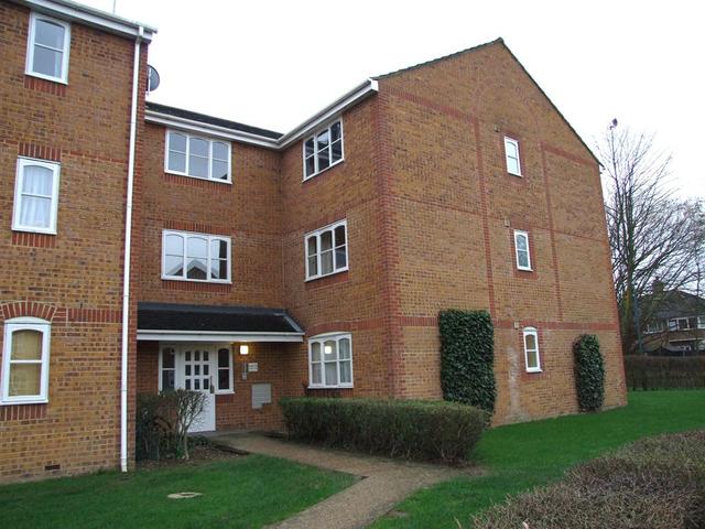  Image of 1 bedroom Flat to rent in Mullards Close Mitcham CR4 at Hackbridge Surrey Mitcham, CR4 4FD