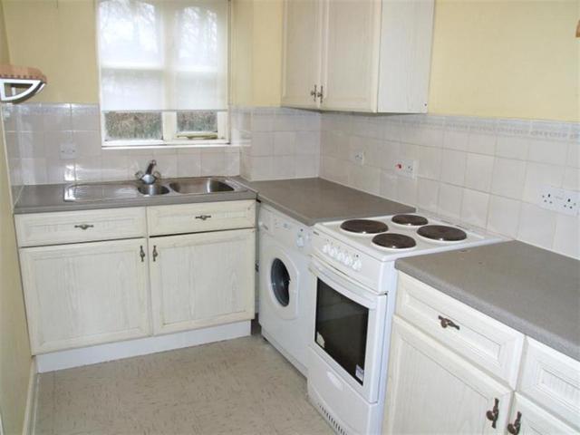  Image of 1 bedroom Flat to rent in Mullards Close Mitcham CR4 at Hackbridge Surrey Mitcham, CR4 4FD