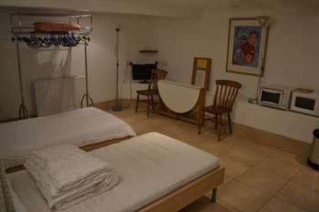  Image of 1 bedroom Property to rent in Musard Road London W6 at Musard Road  Fulham, W6 8NR