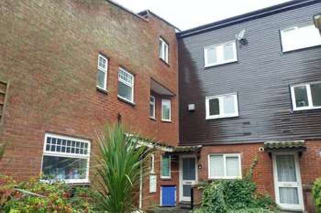  Image of 1 bedroom Property for sale in Myrtleside Close Northwood HA6 at Northwood, HA6 2XH