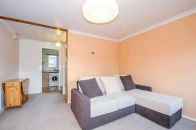  Image of 1 bedroom Property for sale in Myrtleside Close Northwood HA6 at Northwood, HA6 2XH