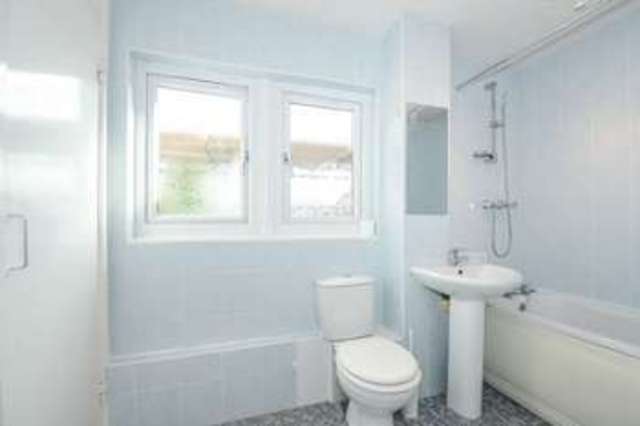  Image of 1 bedroom Property for sale in Myrtleside Close Northwood HA6 at Northwood, HA6 2XH